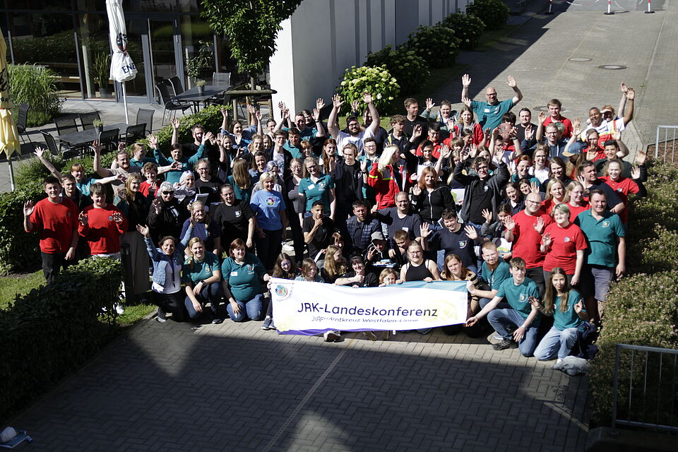 Gruppenbild von Teilnehmern der Landeskonferenz des Jugendrotkreuz' in Münster.